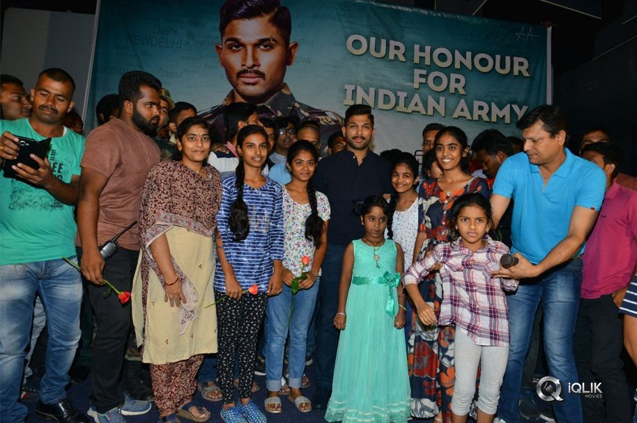 Army-People-Watching-Naa-Peru-Surya-Naa-illu-India-Movie-Photos